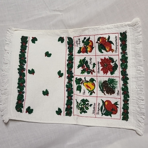 Cecil Saydah Vintage Holiday Decorative Towels Set of 3 - Picture 4 of 6